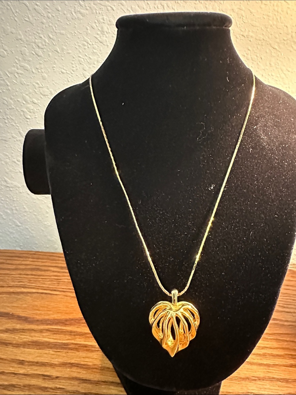 Premier Designs Gold Leaf Cutout Pendant Necklace